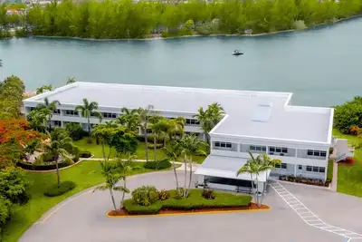 Zinnia Health - Crystal Lake Healing - Mental health facility in Deerfield Beach offering Mental Health Services, Residential services